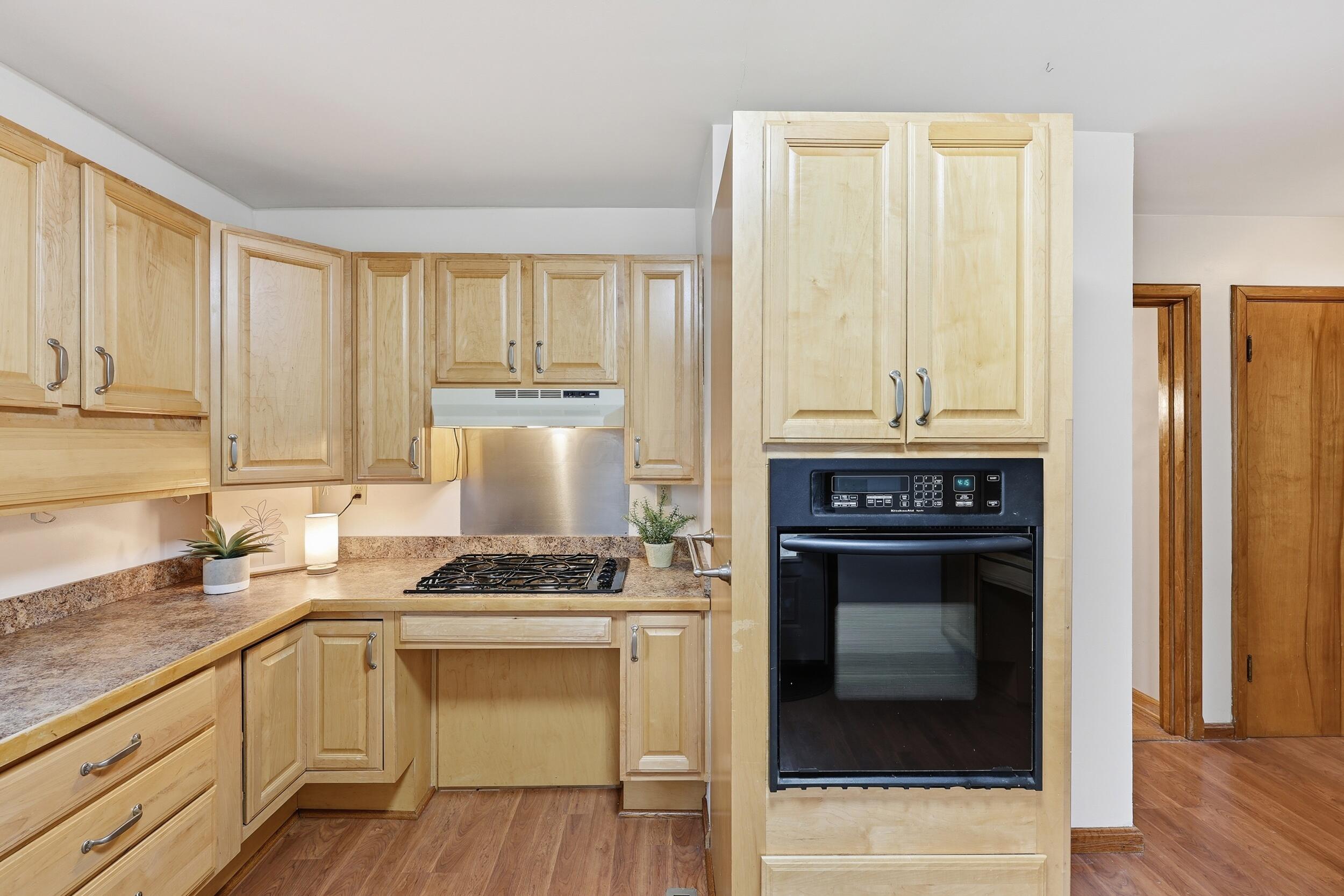 860 Palmer Road Columbus, OH 43212 - Photo 12 of 36 Kraft Maid cabinets