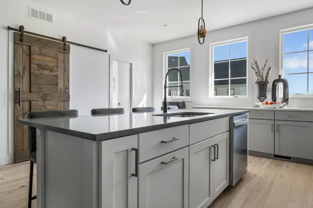 $1,100,000 | 144 Mariners Cove, St. Joseph, MI 49085