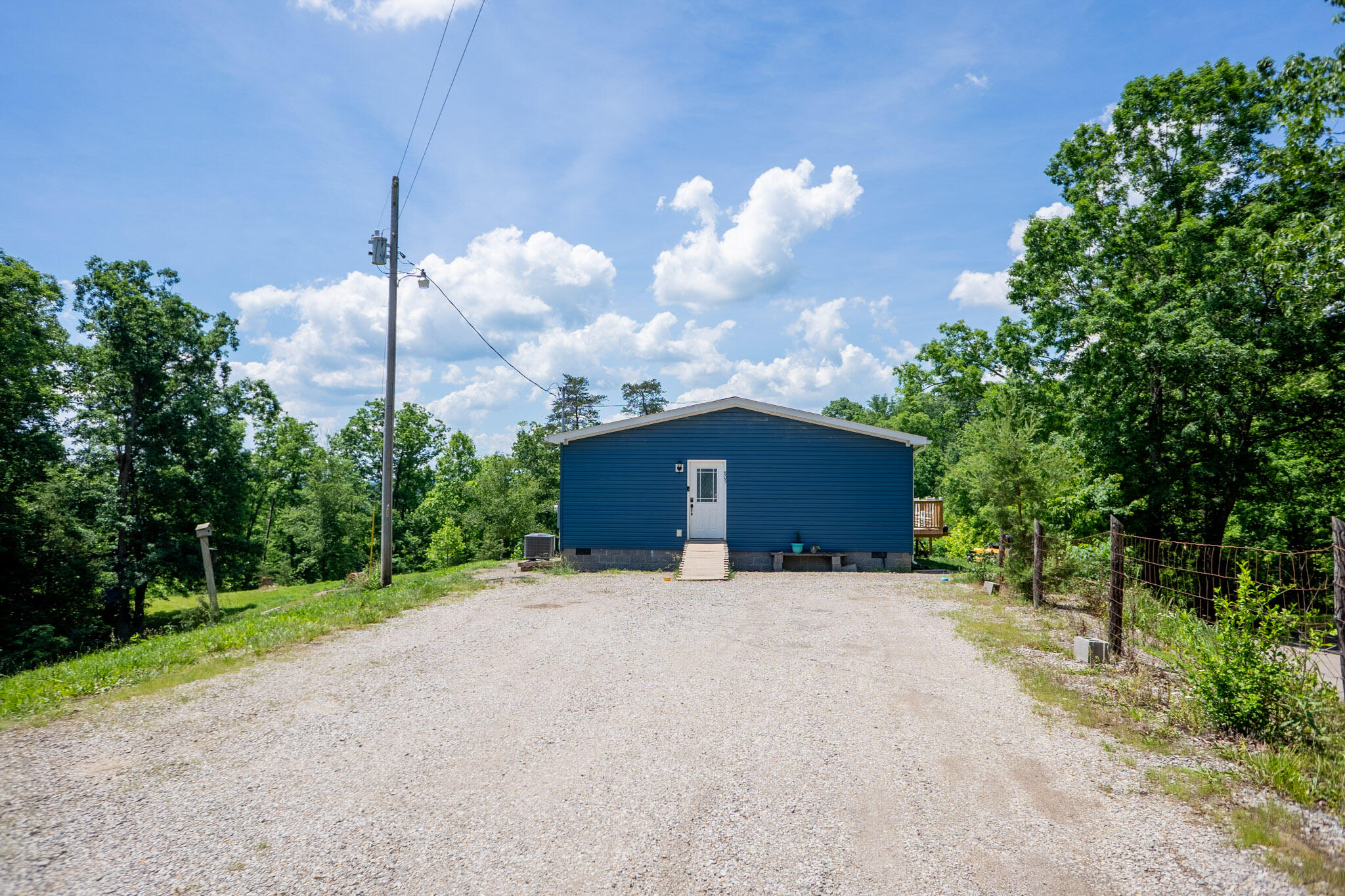 805 Old Fox Road Irvine, KY 40336 - Photo 4 of 38 805 Old Fox Road-06