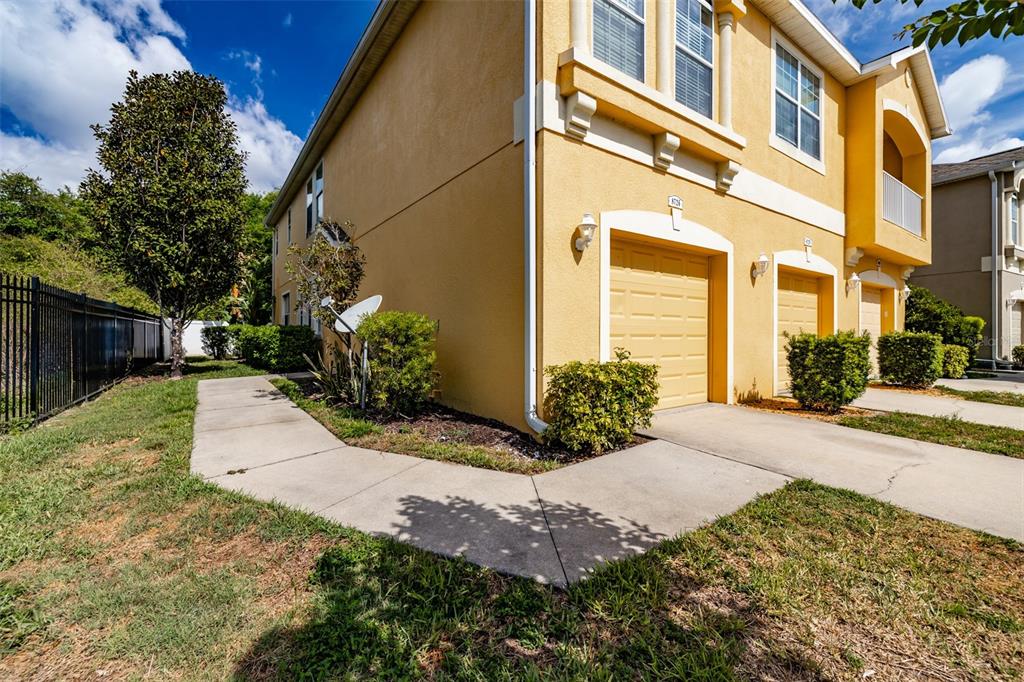 8726 Moonlit Meadows Loop Riverview, FL 33578 - Photo 2 of 48