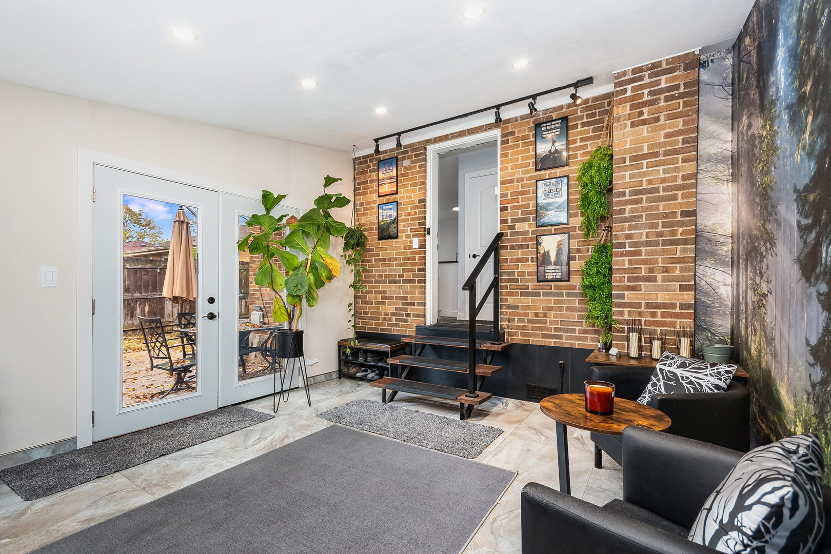 138 Janice Lane Addison, IL 60101 - Photo 12 of 18 a living room with furniture and a window