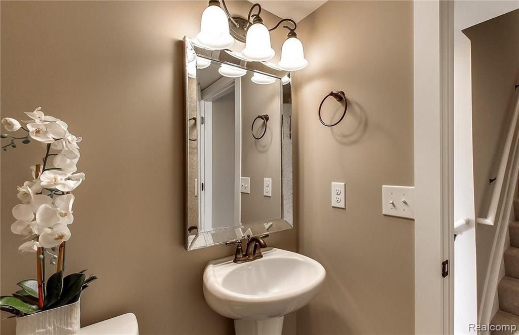 2818 Hartwick Drive Rochester, MI 48307 - Photo 13 of 32
