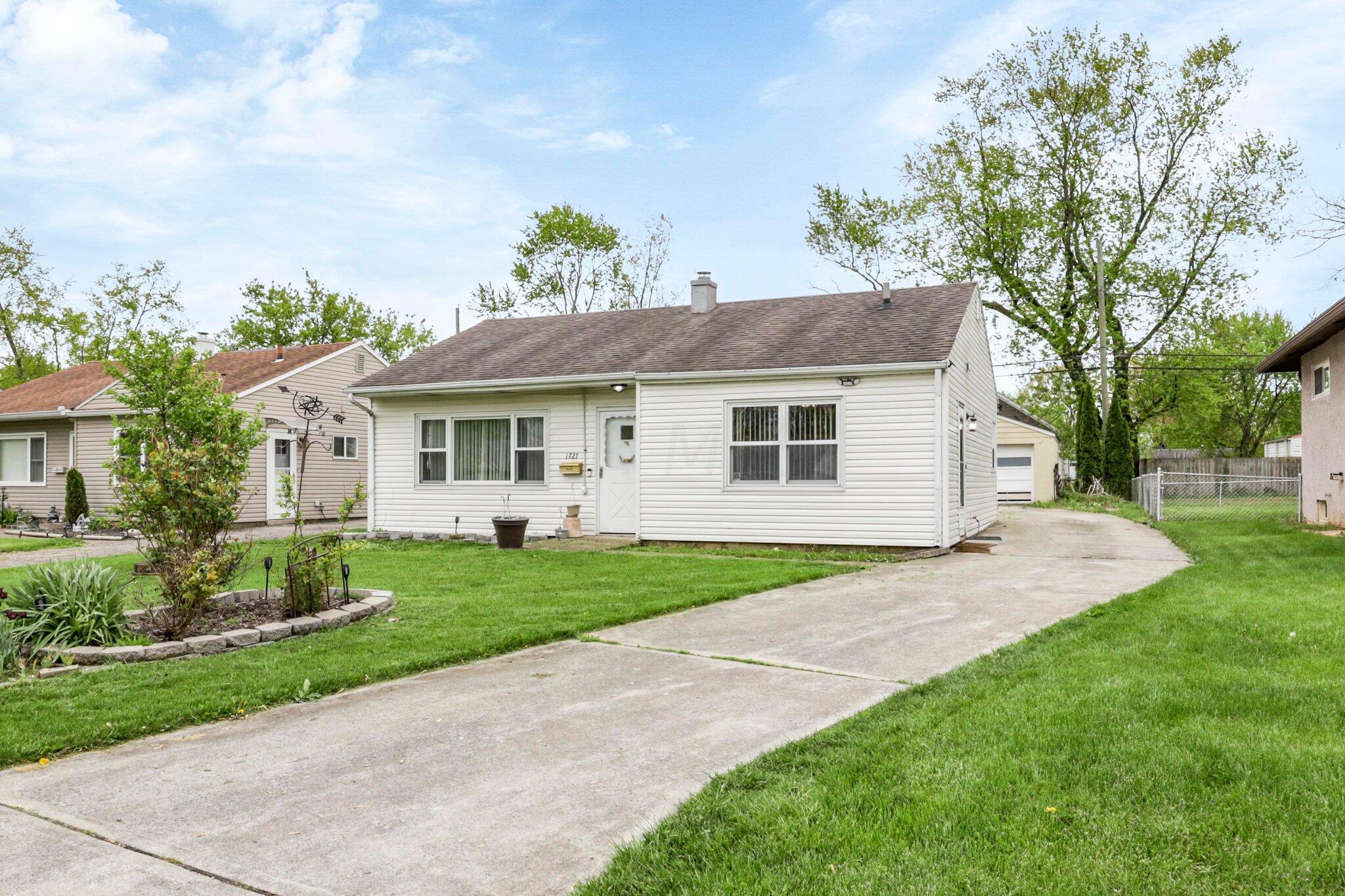 1727 Ferris Road Columbus, OH 43224 - Photo 5 of 35 7-web-or-mls-IMG_7962 copy