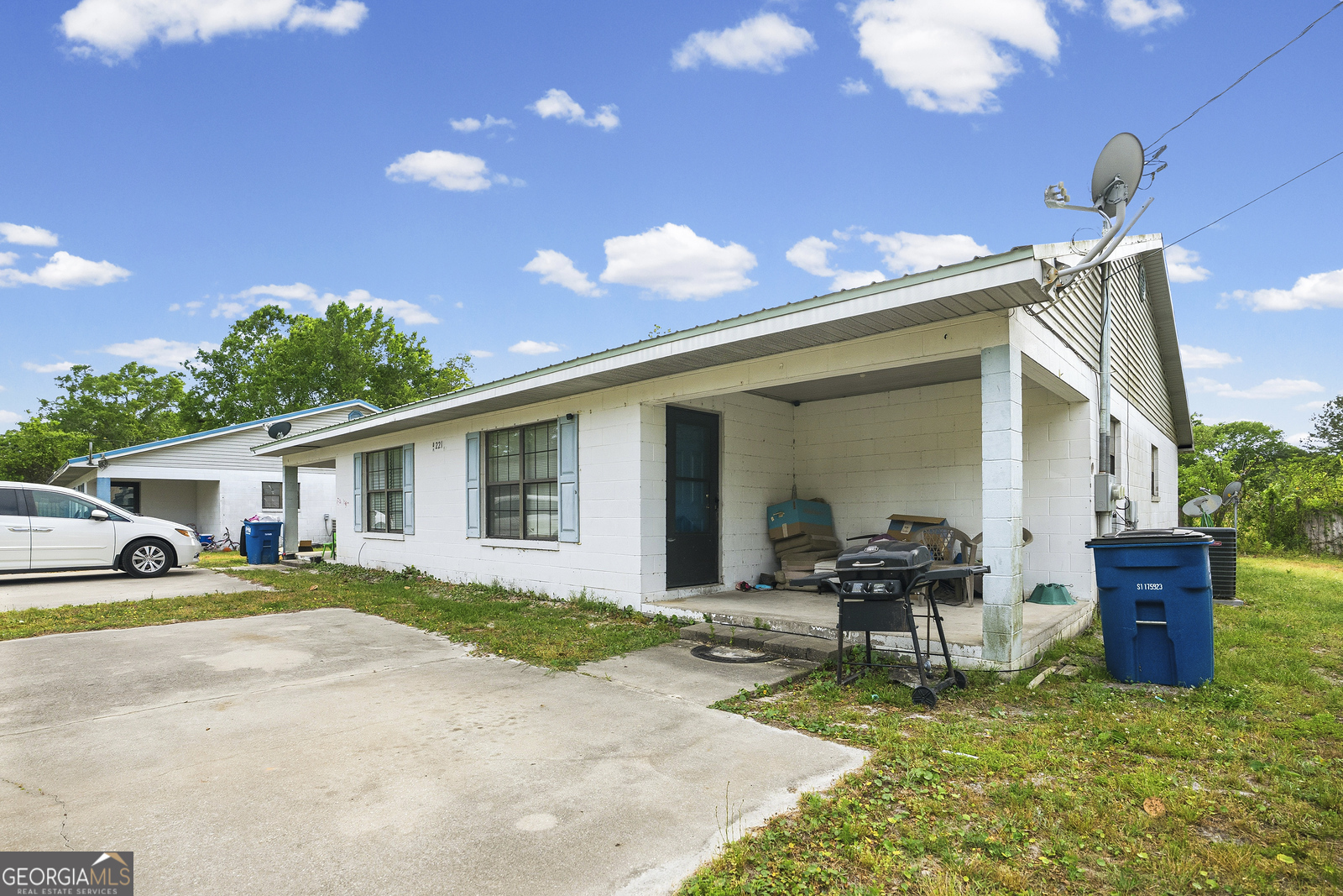 304 Cannon Street Nahunta, GA 31553 - Photo 13 of 51 a house view with a sitting space and garden space