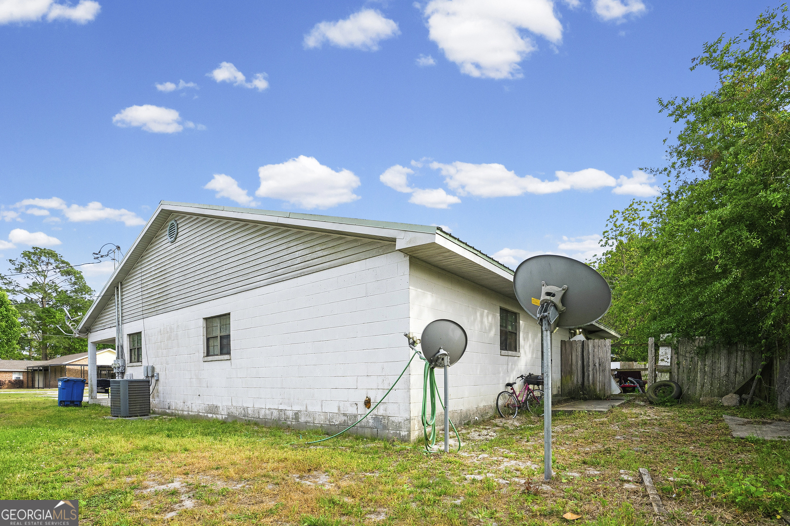304 Cannon Street Nahunta, GA 31553 - Photo 14 of 51 a front view of house with yard