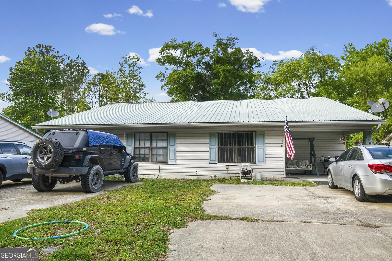 304 Cannon Street Nahunta, GA 31553 - Photo 36 of 51 a front view of a house with garden