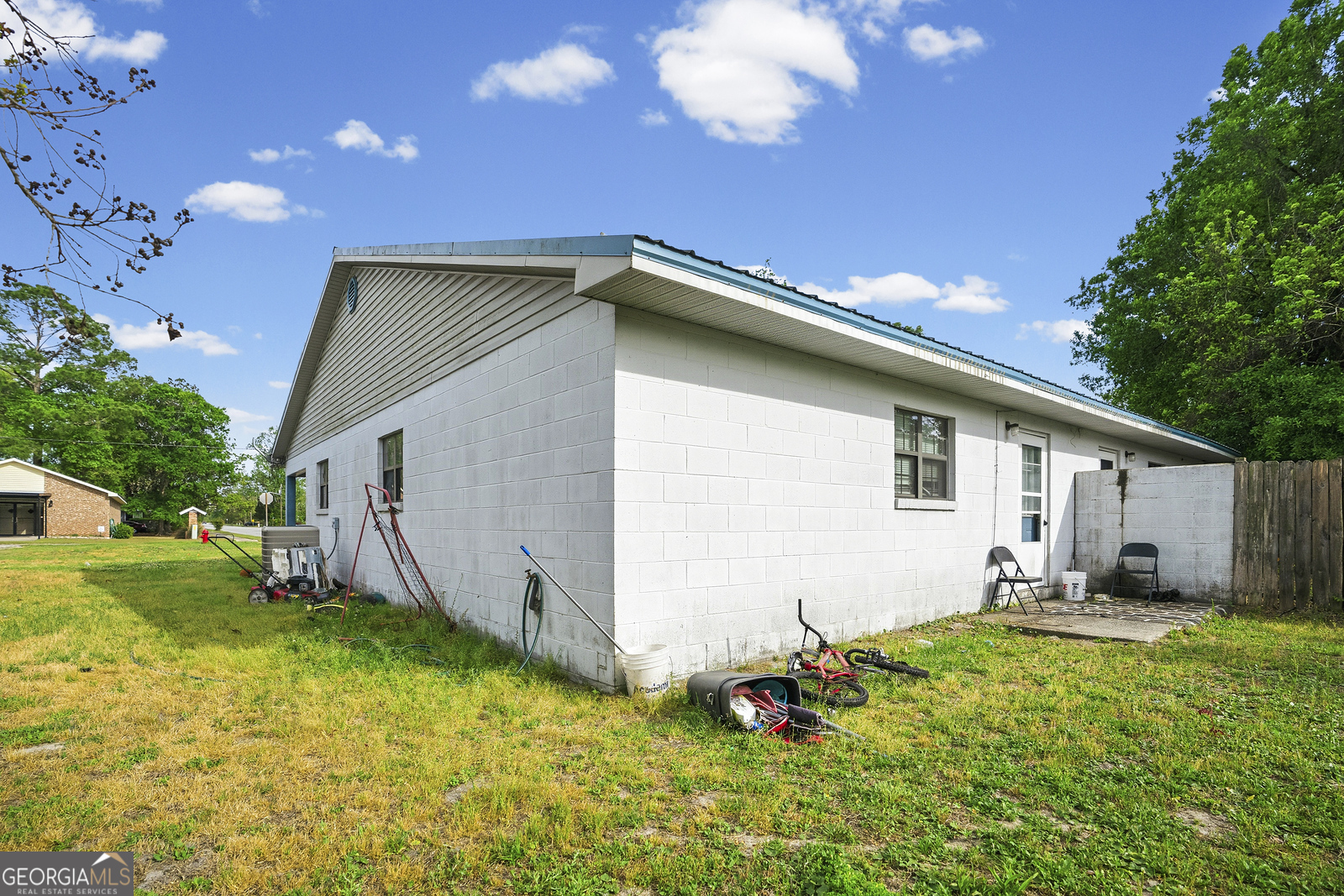 304 Cannon Street Nahunta, GA 31553 - Photo 10 of 51 a backyard of a house with table and chairs