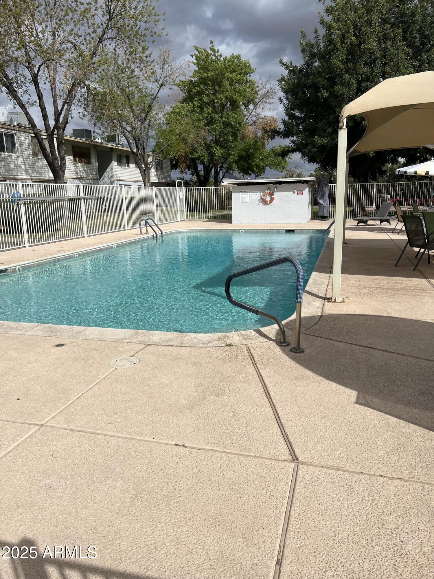 2530 West Berridge Lane, Unit E102 Phoenix, AZ 85017 - Photo 6 of 15 a view of a backyard with a sitting area