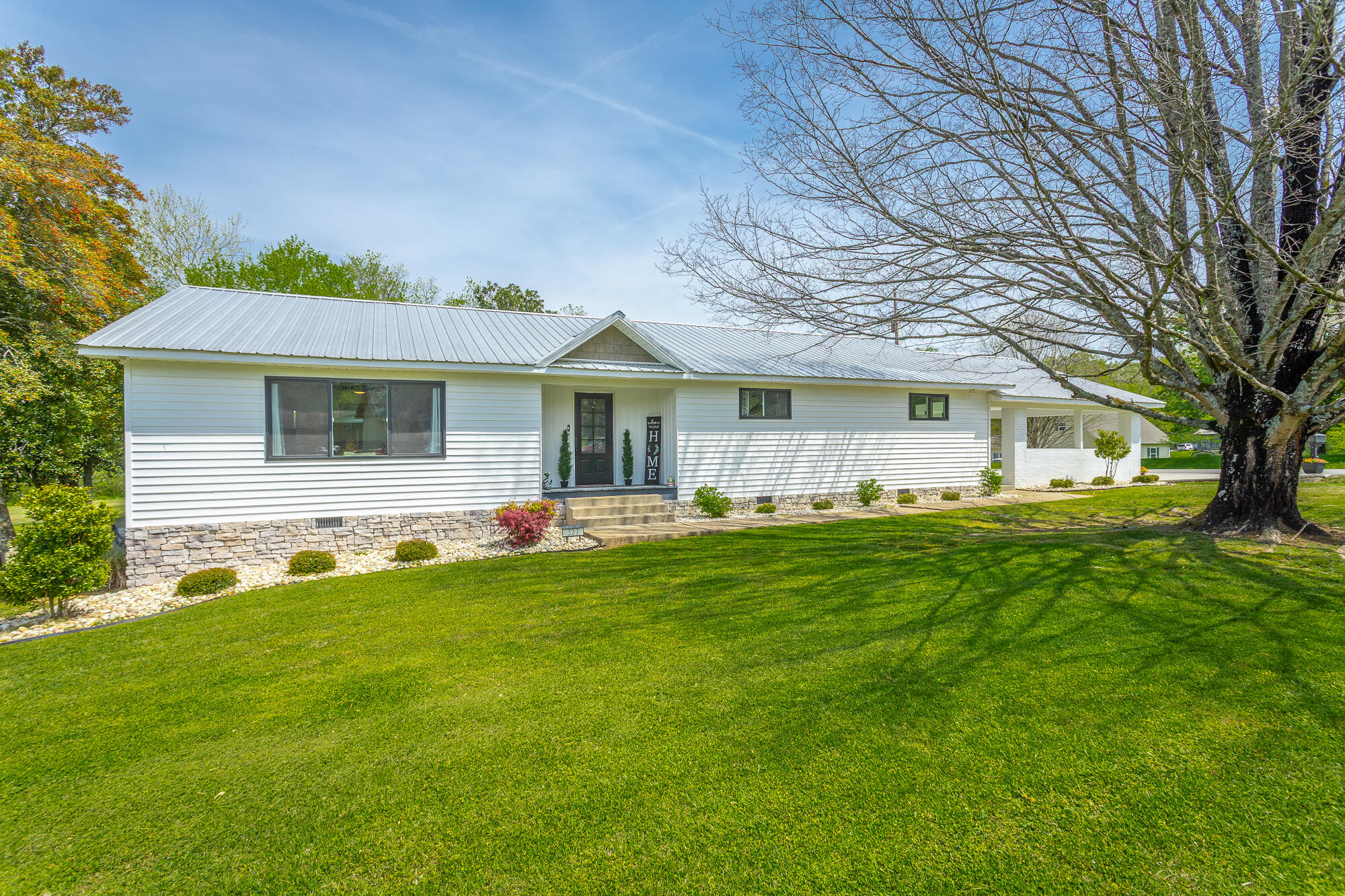 327 Irwin Avenue Decatur, TN 37322 - Photo 2 of 65 327 Irwin Avenue HD-43