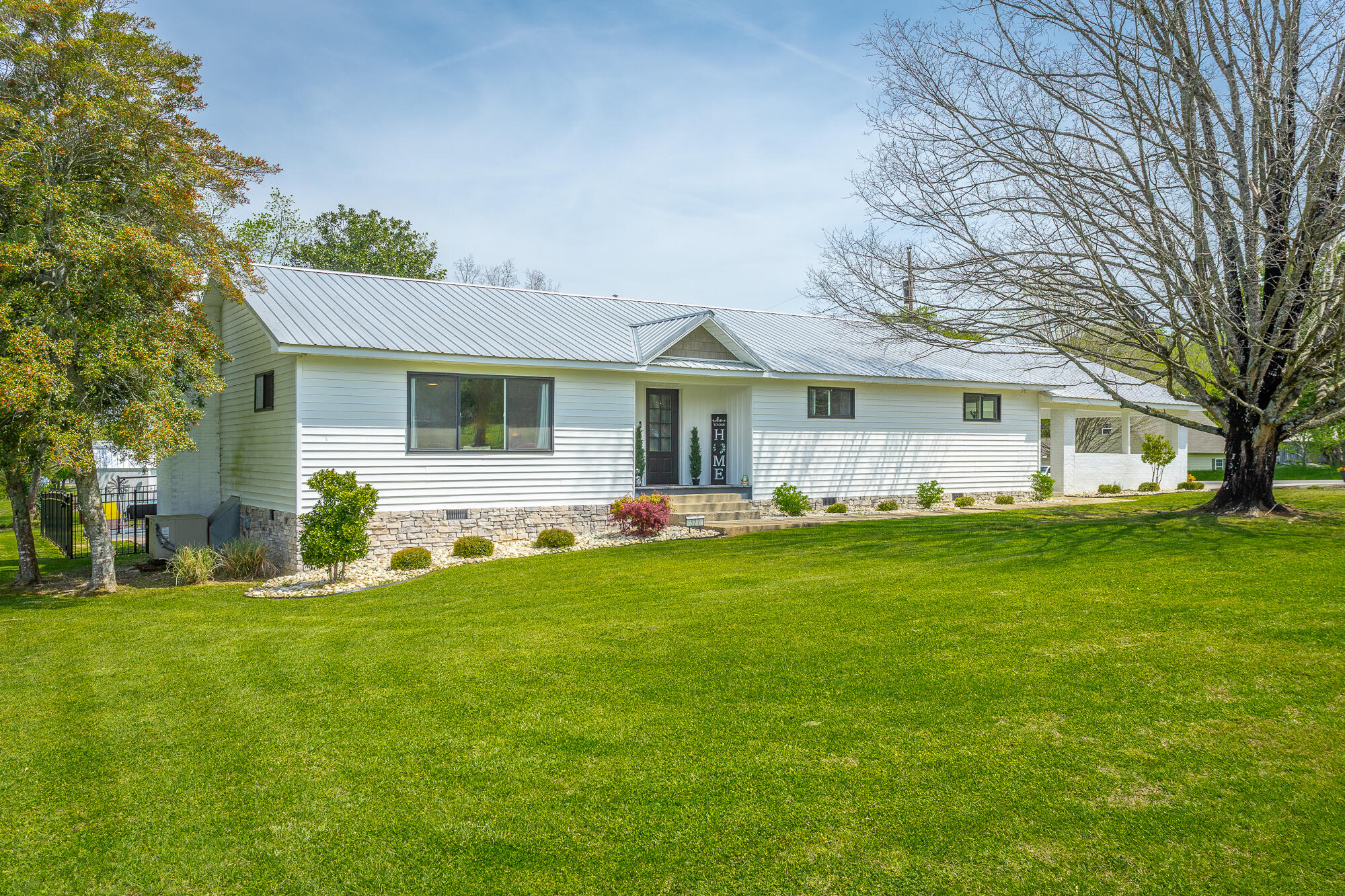 327 Irwin Avenue Decatur, TN 37322 - Photo 3 of 65 327 Irwin Avenue HD-45