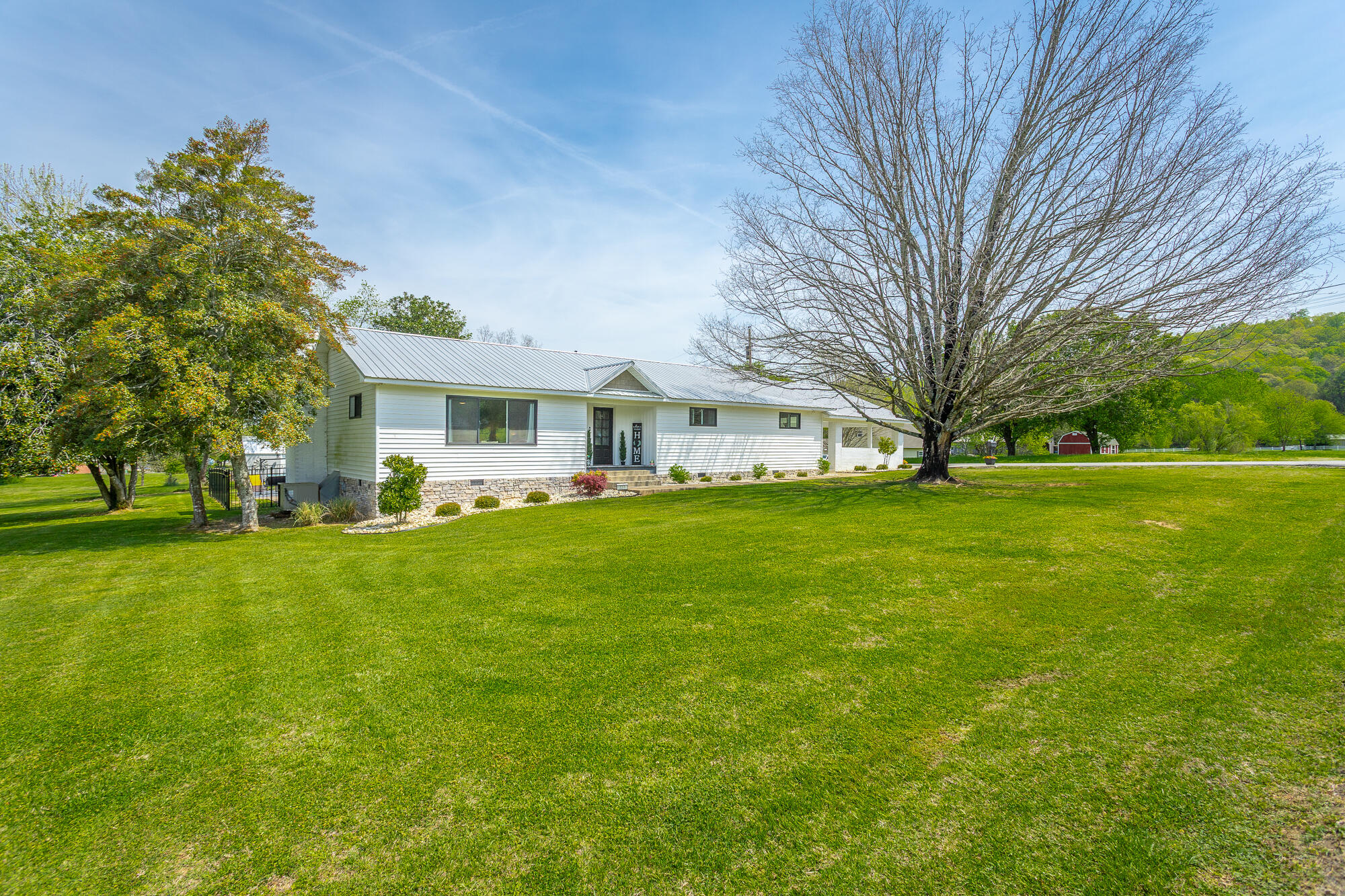 327 Irwin Avenue Decatur, TN 37322 - Photo 4 of 65 327 Irwin Avenue HD-44