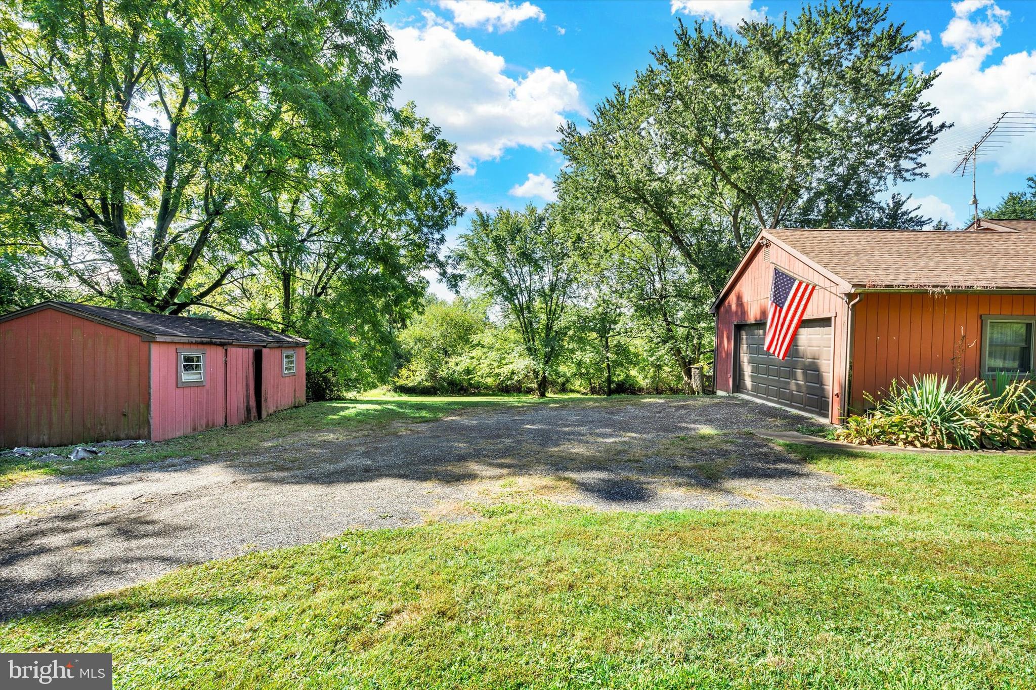 523 River Road Delta, PA 17314 - Photo 4 of 27 a front view of house with yard