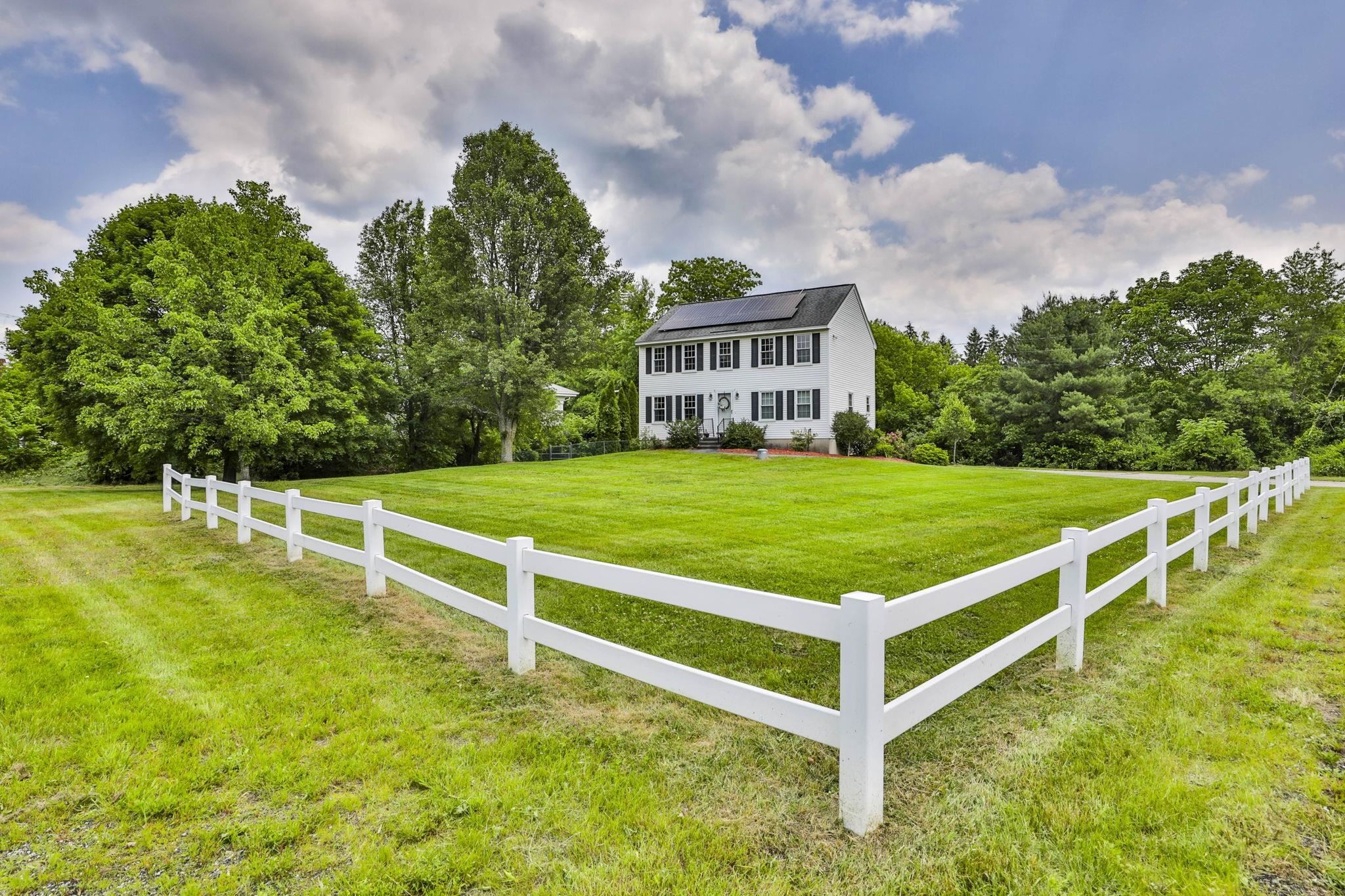 9 Mountain Road Goffstown, NH 03045 - Photo 3 of 27