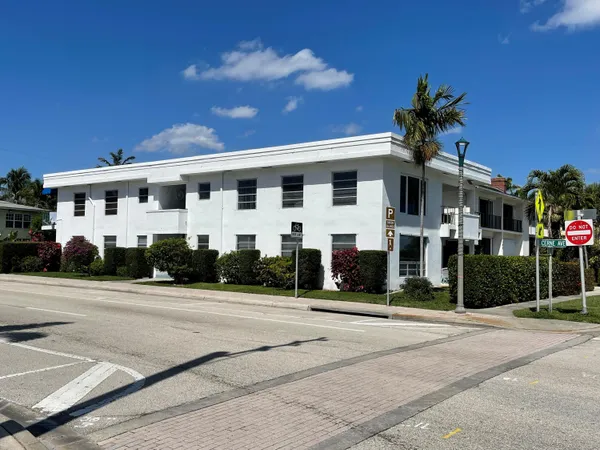 $3,750 | 6 Lucerne Avenue, Unit 3, Lake Worth Beach, FL 33460