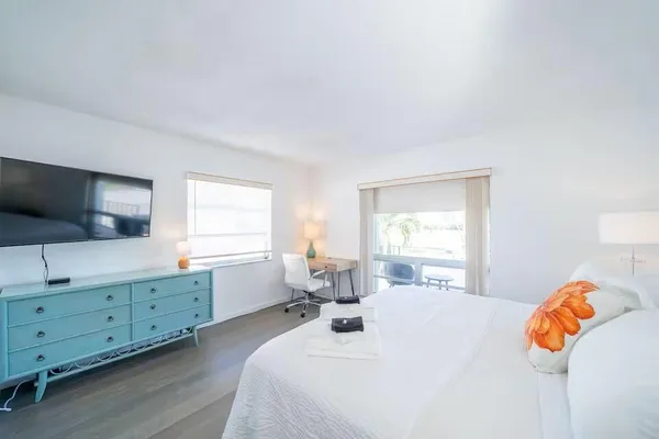 $3,750 | 6 Lucerne Avenue, Unit 3, Lake Worth Beach, FL 33460