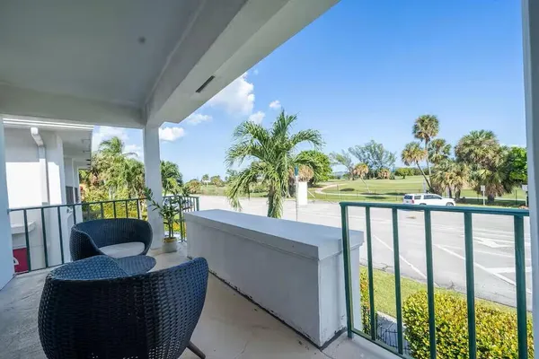 $3,750 | 6 Lucerne Avenue, Unit 3, Lake Worth Beach, FL 33460