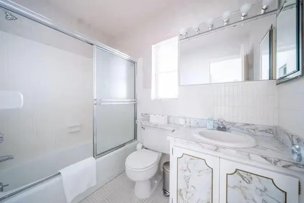 $3,750 | 6 Lucerne Avenue, Unit 3, Lake Worth Beach, FL 33460