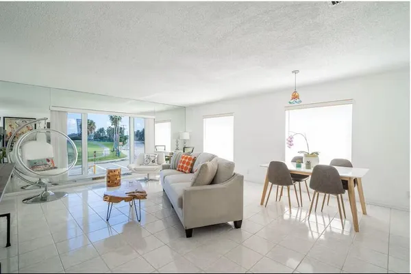 $3,750 | 6 Lucerne Avenue, Unit 3, Lake Worth Beach, FL 33460