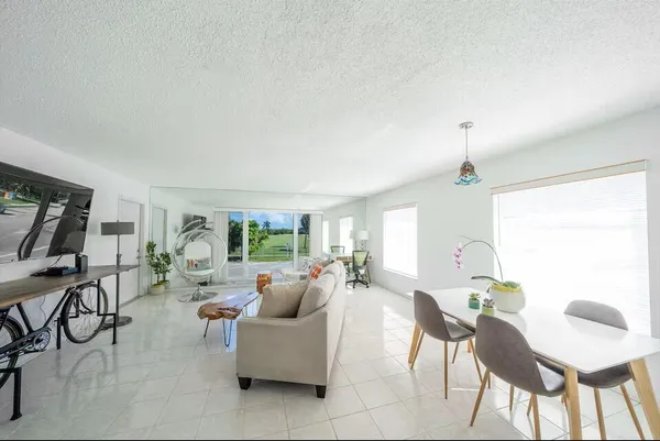 $3,750 | 6 Lucerne Avenue, Unit 3, Lake Worth Beach, FL 33460