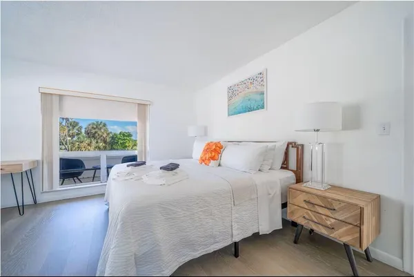 $3,750 | 6 Lucerne Avenue, Unit 3, Lake Worth Beach, FL 33460