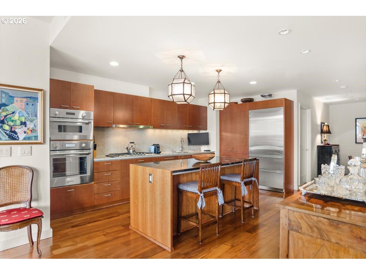 841 Southwest Gaines Street, Unit 1412 Portland, OR 97239 - Photo 4 of 41 Kitchen