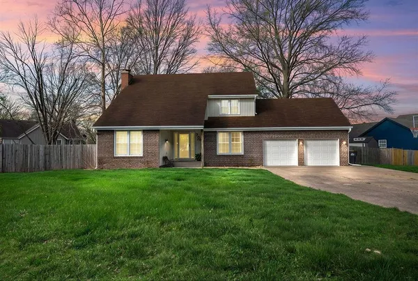 $319,900 | 709 Northwest 41 Street, Blue Springs, MO 64015