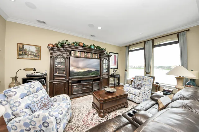 $679,000 | 4145 Boardwalk Boulevard, Seabrook, TX 77586