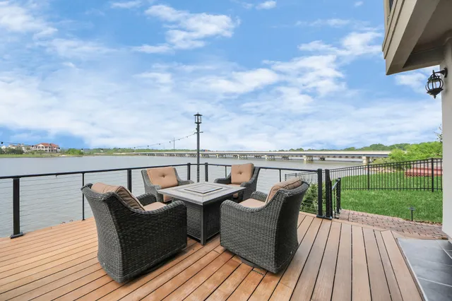 a view of a back yard of the house