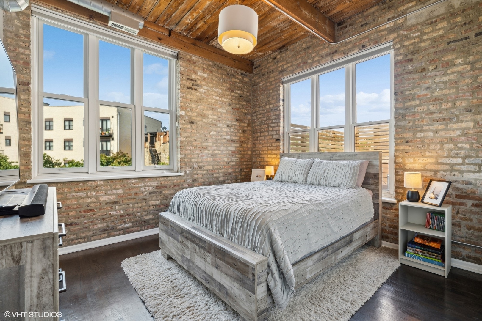 1235 West George Street, Unit 215 Chicago, IL 60657 - Photo 18 of 25 a bedroom with a bed and a window
