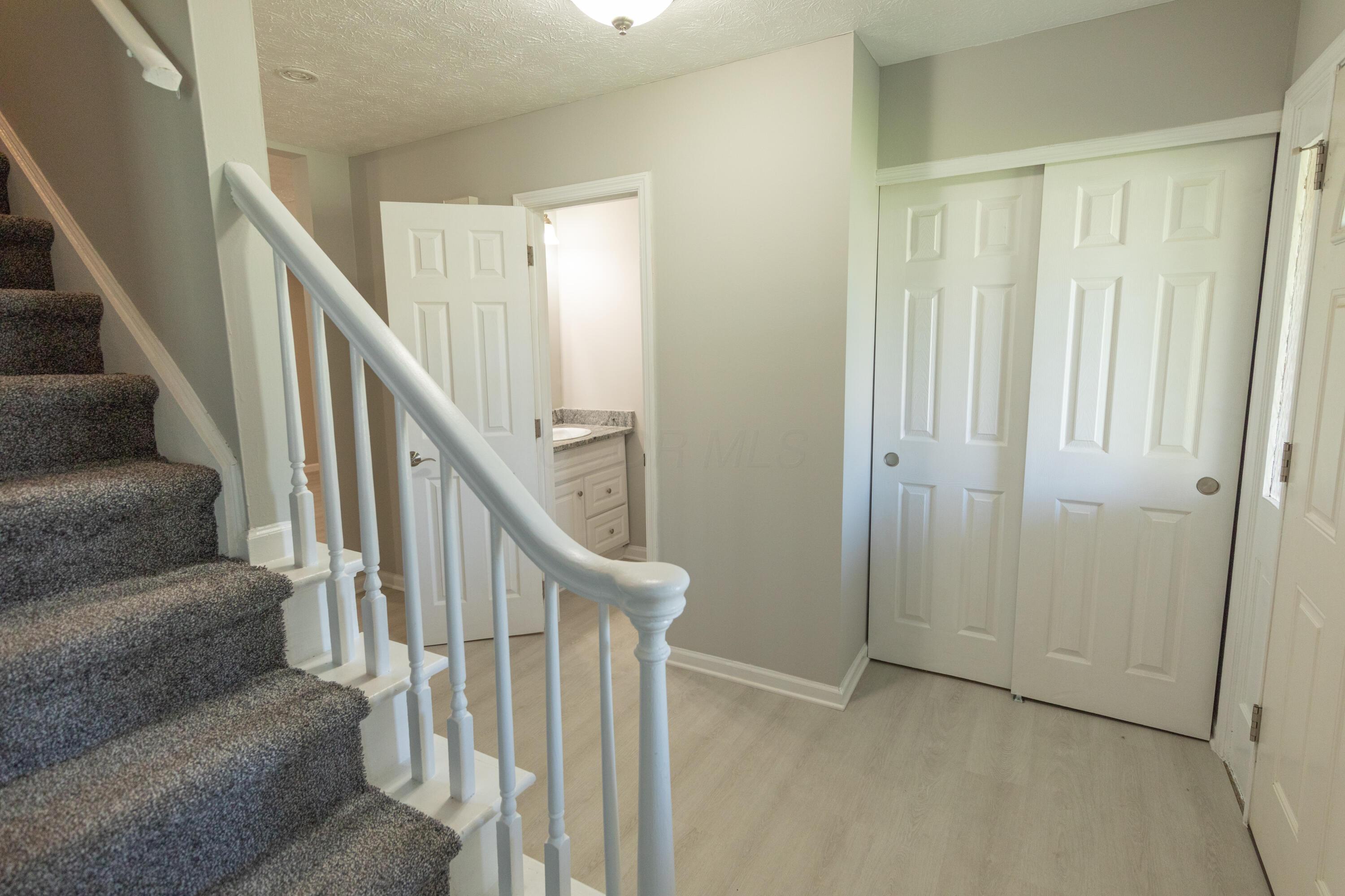 2114 Baldwin Road Reynoldsburg, OH 43068 - Photo 12 of 34 Entry