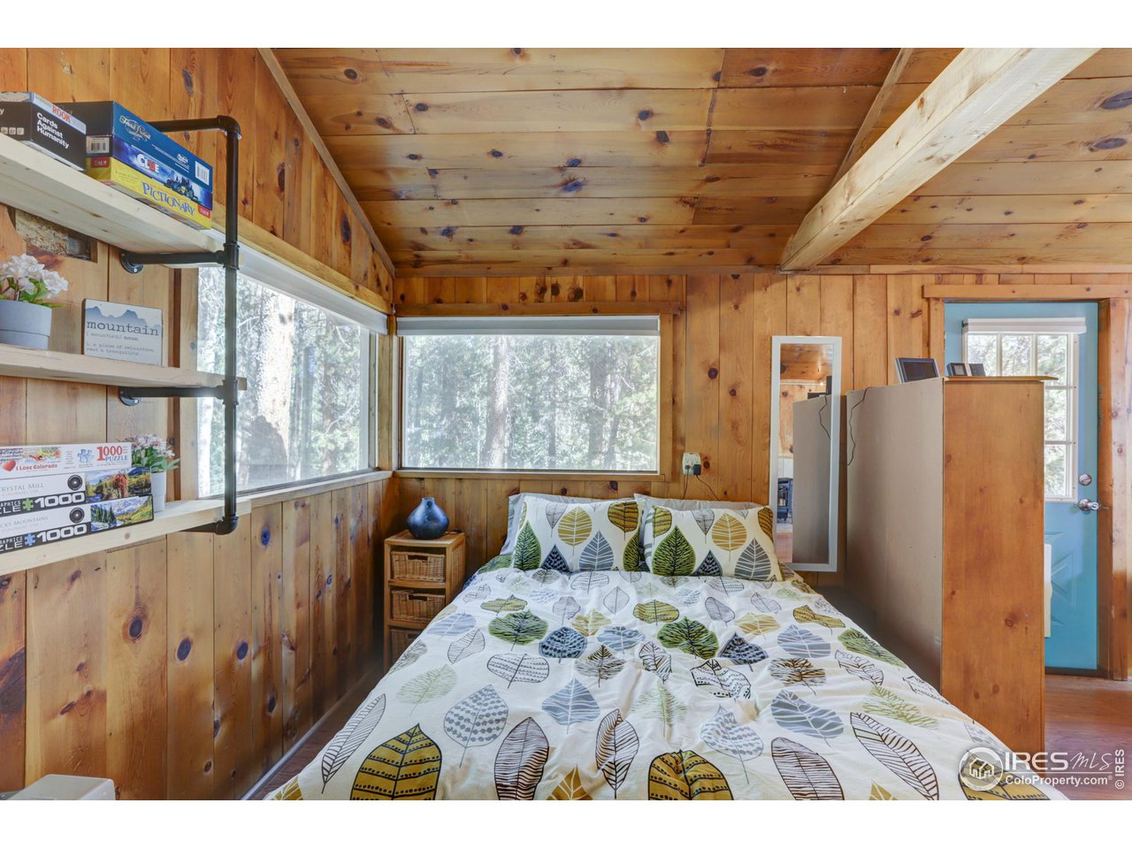 106 Dos Lobos Black Hawk, CO 80422 - Photo 15 of 27 Queen size bed