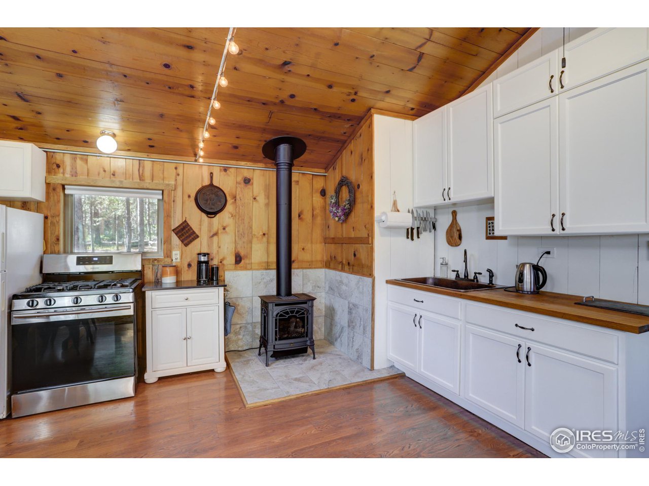 106 Dos Lobos Black Hawk, CO 80422 - Photo 7 of 27 New gas stove by Northfield