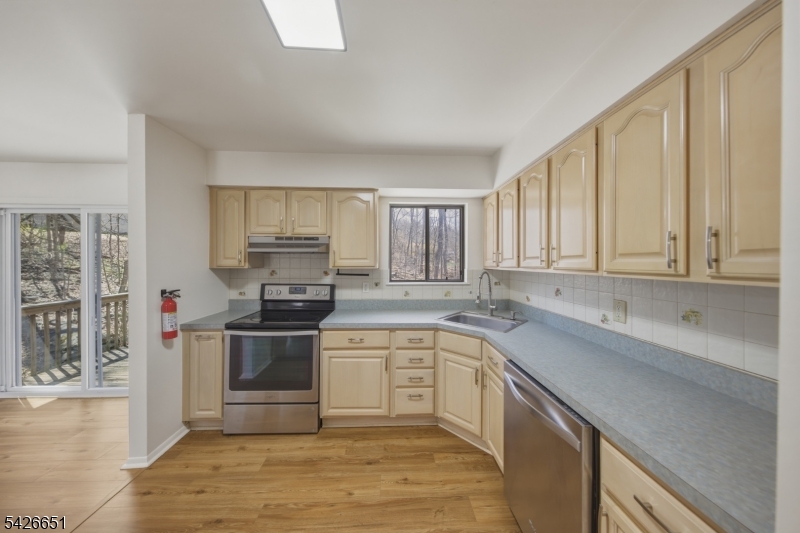 15 Karen Road Vernon, NJ 07422 - Photo 17 of 33