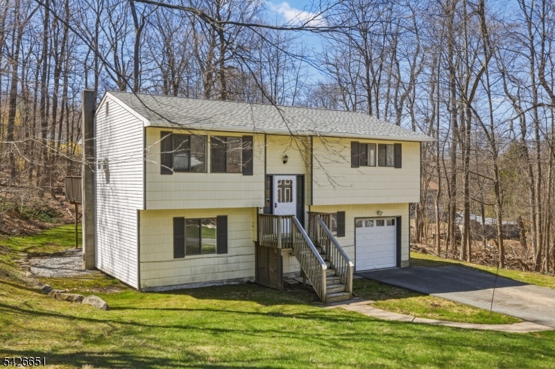 15 Karen Road Vernon, NJ 07422 - Photo 3 of 33