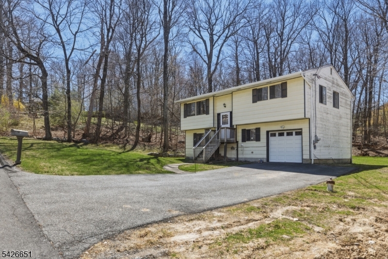 15 Karen Road Vernon, NJ 07422 - Photo 4 of 33