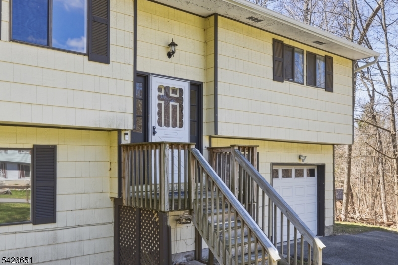 15 Karen Road Vernon, NJ 07422 - Photo 5 of 33