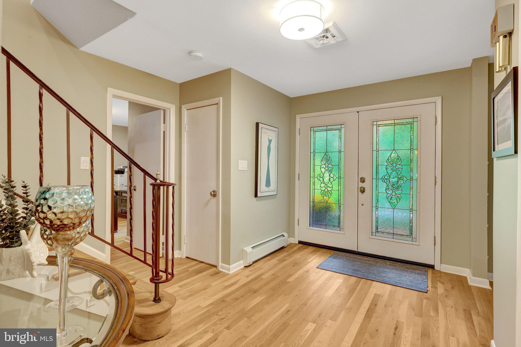 10015 Saddle Road Vienna, VA 22181 - Photo 7 of 95 Large, open foyer w/ powder room off to the side.