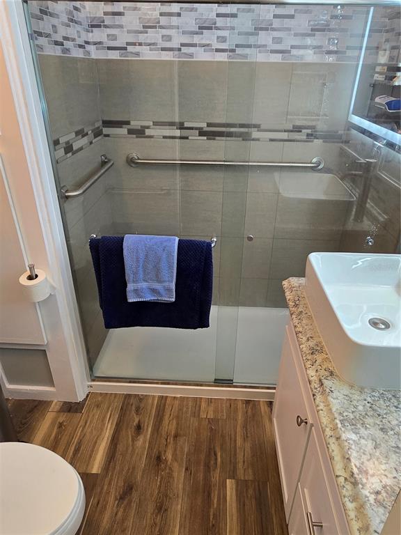 2043 Ketch Circle Palm Harbor, FL 34683 - Photo 13 of 32 a bathroom with a tub and toilet