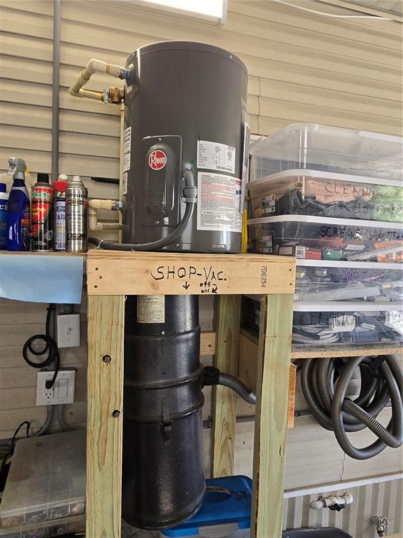 2043 Ketch Circle Palm Harbor, FL 34683 - Photo 22 of 32 a kitchen with stainless steel appliances granite countertop a refrigerator and a stove