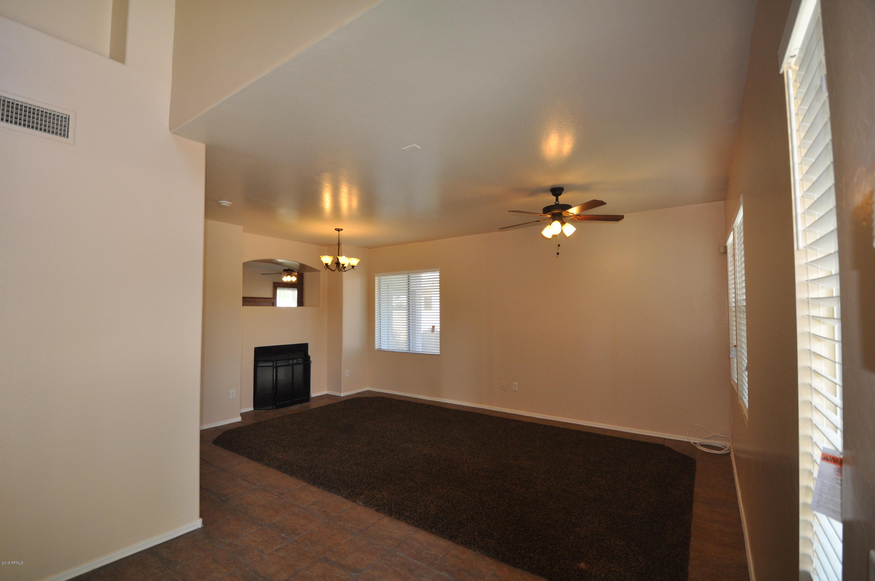 4202 West Carter Road Phoenix, AZ 85041 - Photo 6 of 34 DSC_0965