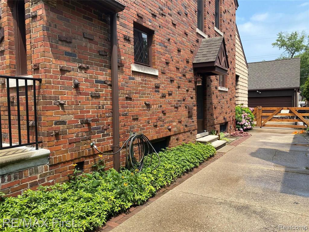 240 Fisher Road Grosse Pointe Farms, MI 48230 - Photo 48 of 54