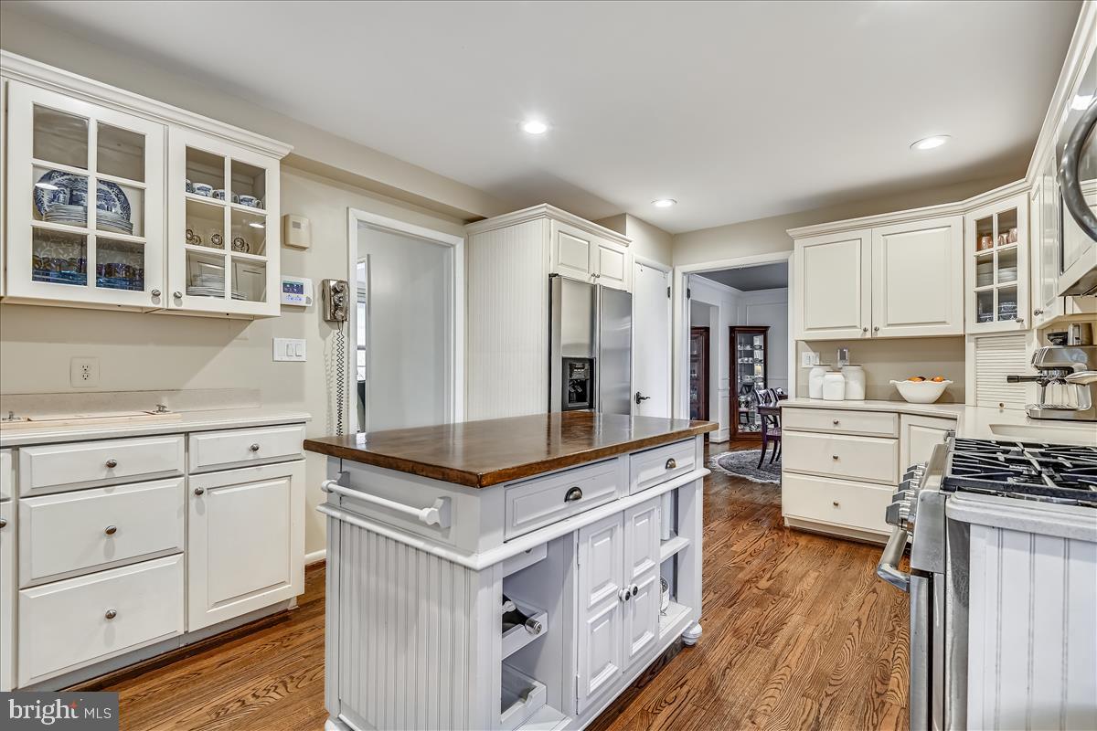 1805 Leadburn Road Baltimore, MD 21204 - Photo 16 of 79 Kitchen