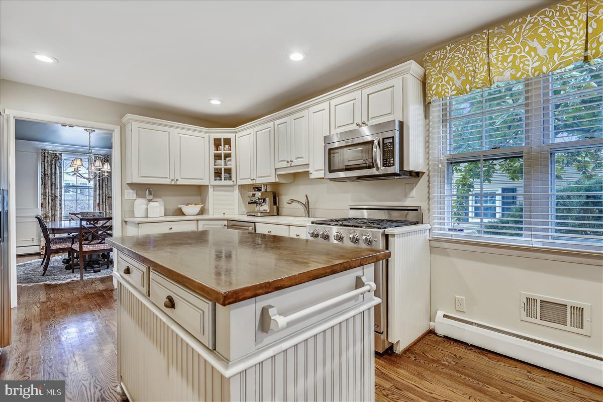 1805 Leadburn Road Baltimore, MD 21204 - Photo 17 of 79 Kitchen