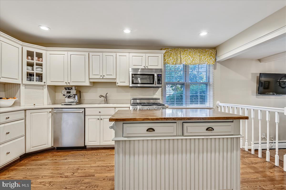 1805 Leadburn Road Baltimore, MD 21204 - Photo 18 of 79 Kitchen