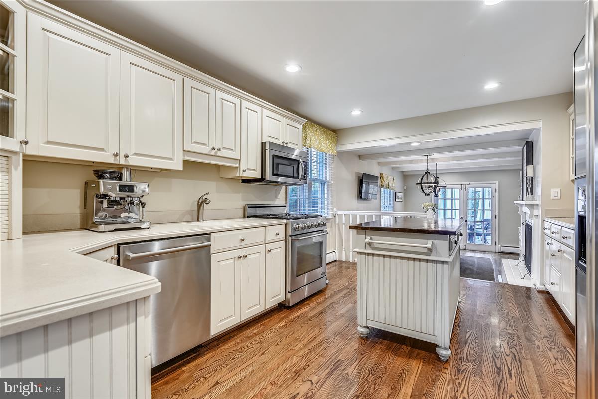 1805 Leadburn Road Baltimore, MD 21204 - Photo 19 of 79 Kitchen
