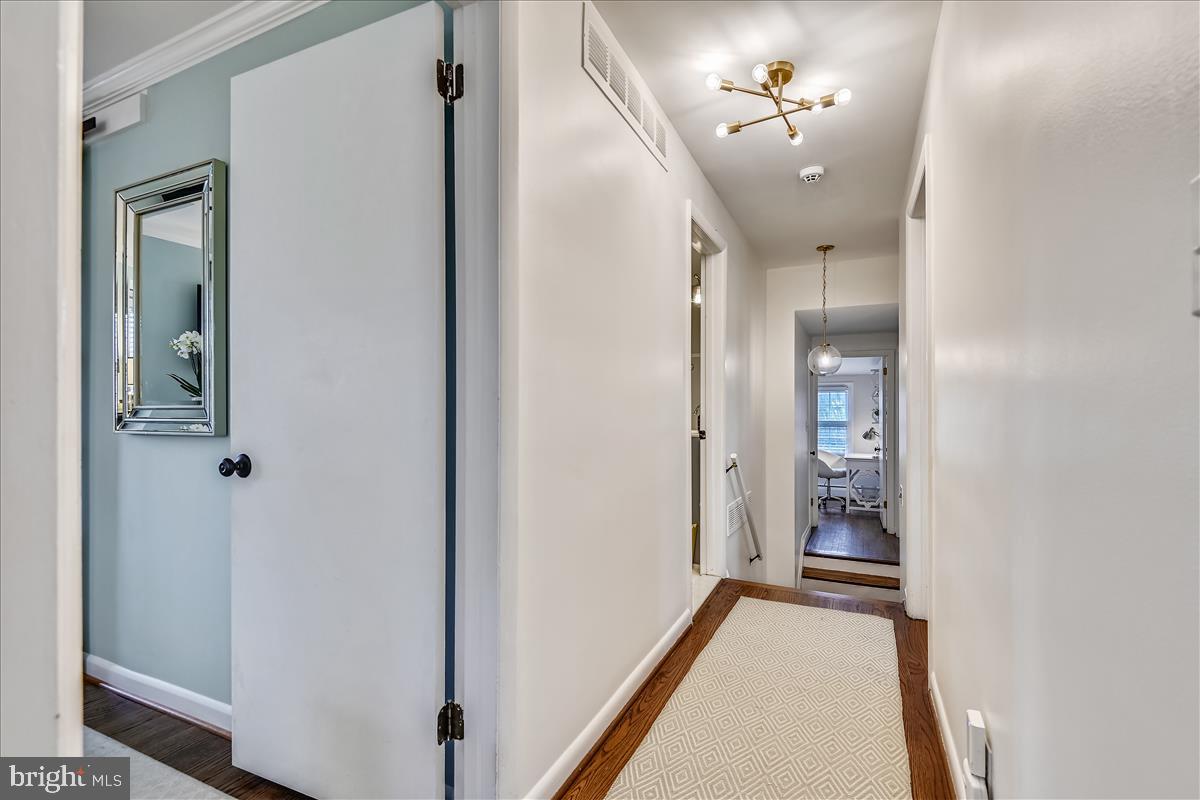 1805 Leadburn Road Baltimore, MD 21204 - Photo 30 of 79 Upper level hallway