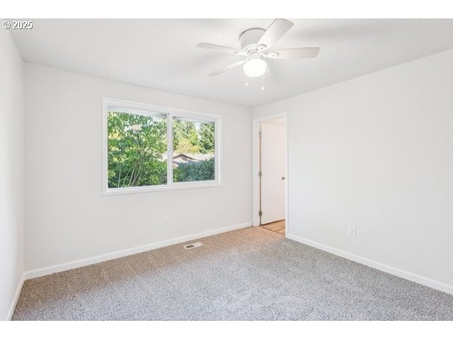 14009 Southeast Foster Road Portland, OR 97236 - Photo 14 of 35 Gallery Image 14