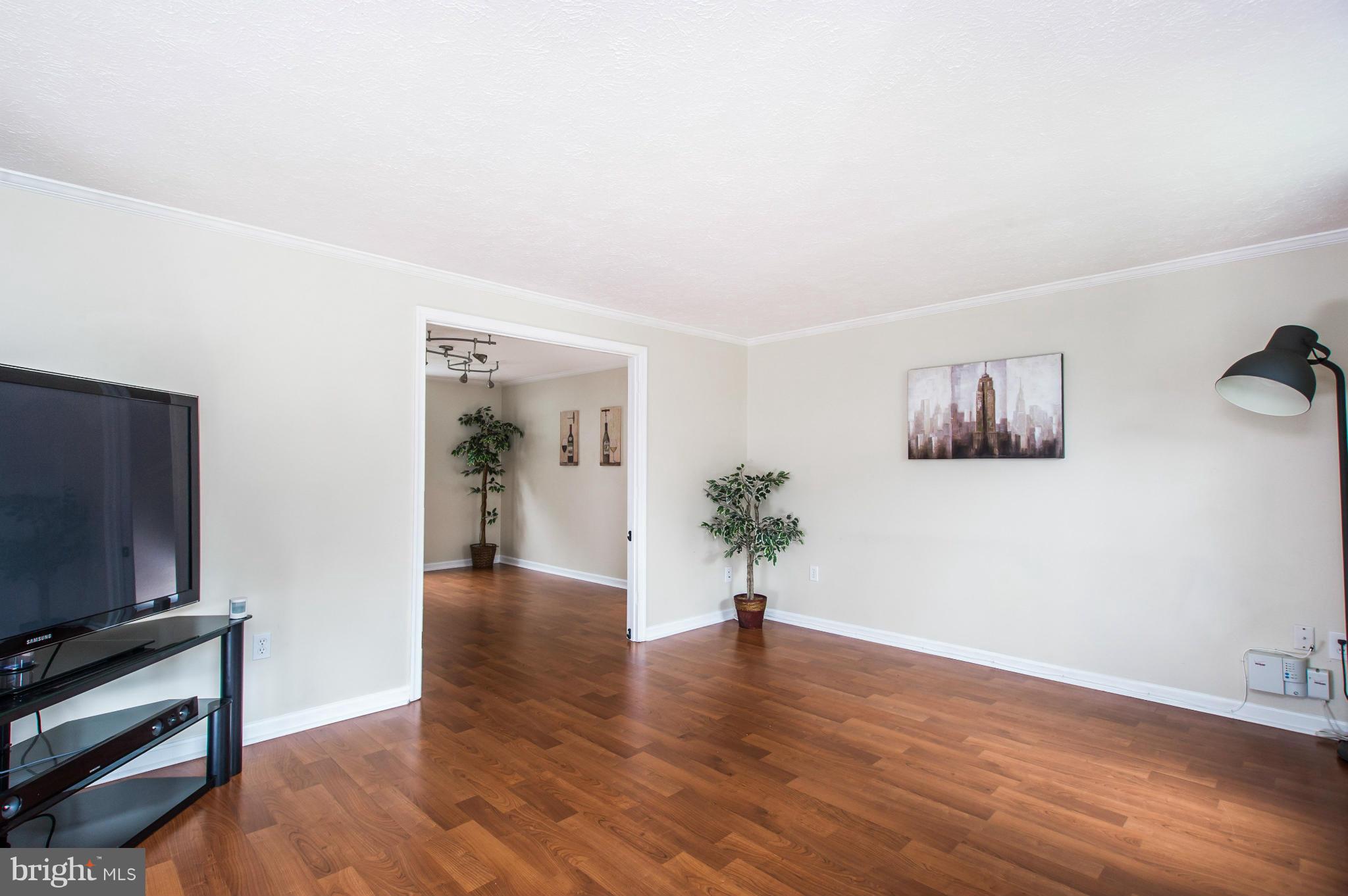 115 Old Maple Court Baltimore, MD 21221 - Photo 3 of 30 Living Room