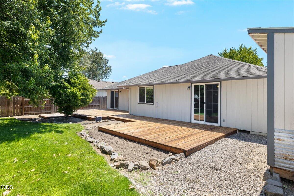 1156 Ginger Way Medford, OR 97501 - Photo 20 of 22