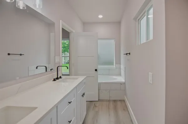 $2,100 | 12310 Glenview Drive, Montgomery, TX 77356